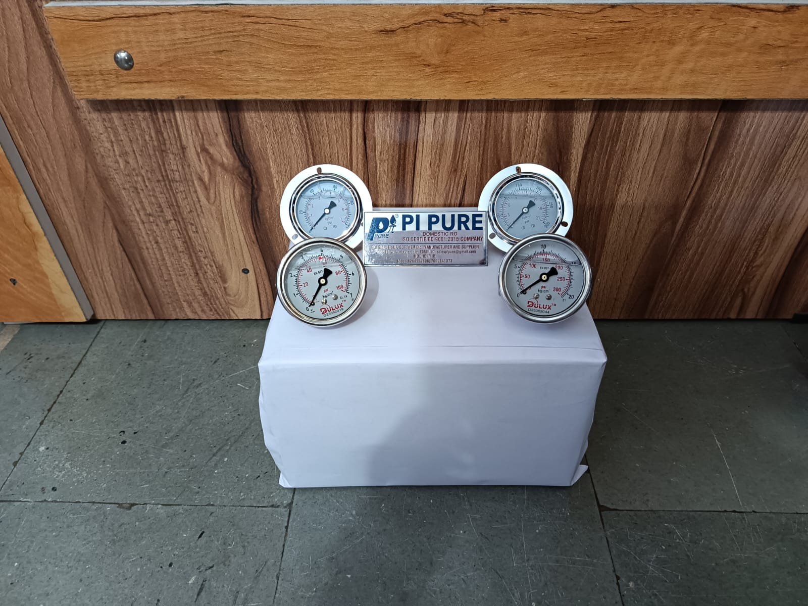 PRESSURE GAUGE